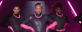 トドリック・ホール「Nails, Hair, Hips, Heels」